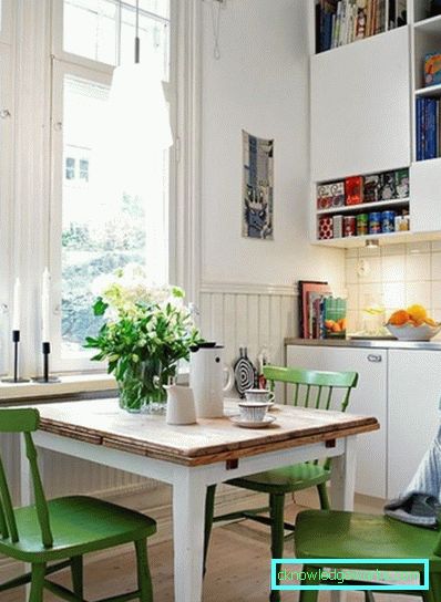 Cucina bianca all'interno