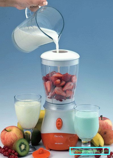 Blender con una ciotola Blender con una ciotola