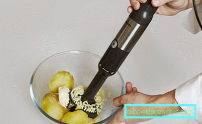 Frullatore con beccuccio per purè di patate Frullatore con beccuccio per purè di patate