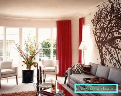 Tende bordeaux nell'interno del soggiorno: 50 idee fotografiche