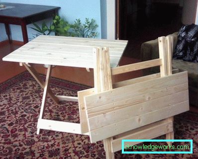 Sedia per bambini e tavolo con le proprie mani Sedia per bambini e tavolo con le proprie mani