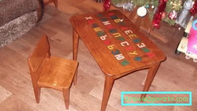 Sedia per bambini e tavolo con le proprie mani Sedia per bambini e tavolo con le proprie mani