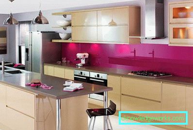 275-Fucsia all'interno della cucina