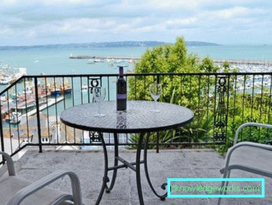 Come realizzare un balcone in stile moderno