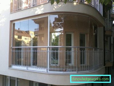 111 Balcone in vetro colorato: come sembra