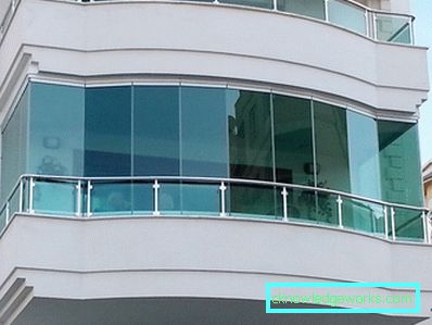 111 Balcone in vetro colorato: come sembra