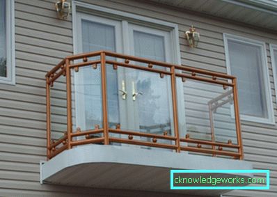111 Balcone in vetro colorato: come sembra