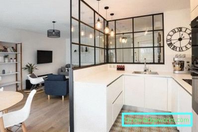 Progettazione di cucina-sala da pranzo-soggiorno nell'appartamento