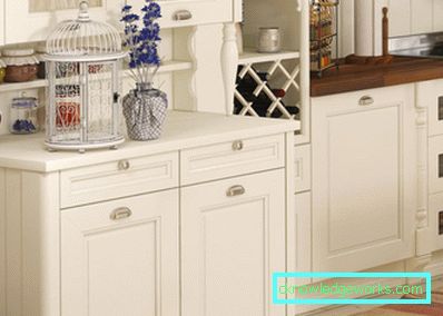 Area design cucina di 8 metri quadrati. metri con frigo Area design cucina di 8 metri quadrati. metri con frigo