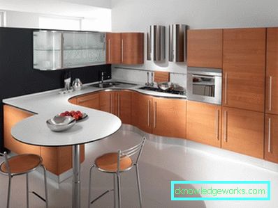Area design cucina di 8 metri quadrati. metri con frigo Area design cucina di 8 metri quadrati. metri con frigo