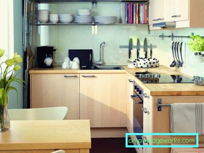 Area design cucina di 8 metri quadrati. metri con frigo Area design cucina di 8 metri quadrati. metri con frigo