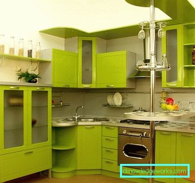 Piccola cucina ad angolo con un bar Piccola cucina ad angolo con un bar