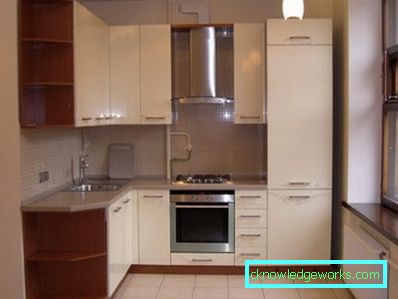 Progettare una piccola cucina di 5 metri quadrati con un frigorifero Progettare una piccola cucina di 5 metri quadrati con un frigorifero