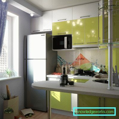 Progetta una piccola cucina di 7 quadrati. m con frigo Progetta una piccola cucina di 7 quadrati. m con frigo