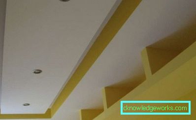 Disegno a soffitto nel corridoio di cartongesso e pannelli di plastica (50 foto di interni)