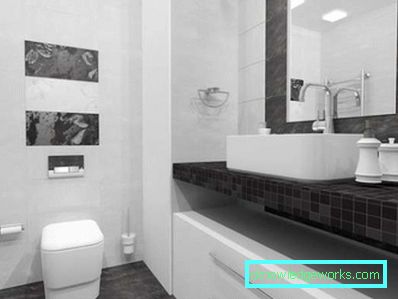 Design del bagno con un piccolo bagno combinato con un bagno nel Krusciov