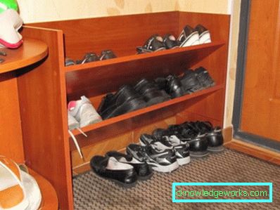 Negozio di scarpe nel corridoio Negozio di scarpe nel corridoio