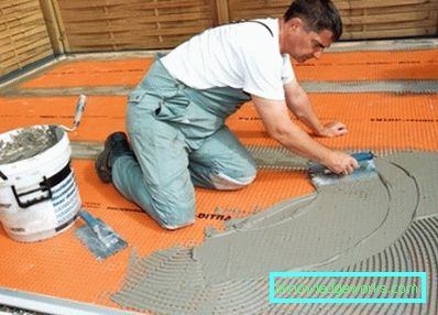 Bagno impermeabilizzante sotto le piastrelle