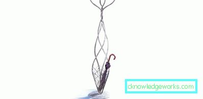 Ganci forgiati nel corridoio