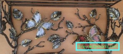 Ganci forgiati nel corridoio