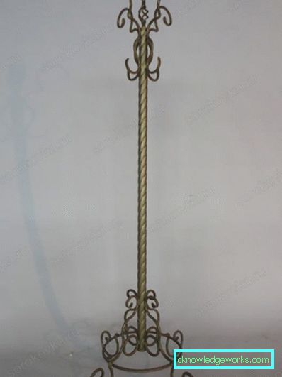 Ganci forgiati nel corridoio