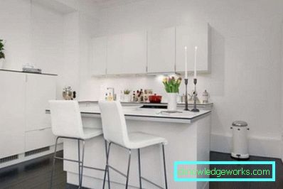 Cucina 14 mq - foto di design elegante con balcone e divano