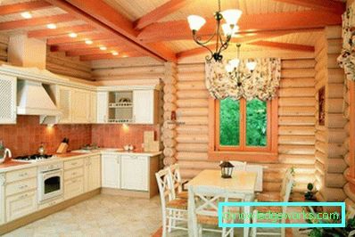 Cucina in una casa di legno - finitura