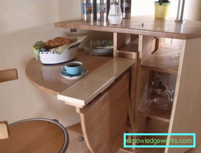 Tavolo da cucina per una piccola cucina Tavolo da cucina per una piccola cucina