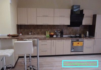 Cucina con un bar Cucina con un bar