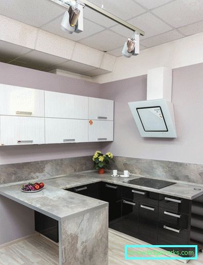 Cucina con un bar Cucina con un bar