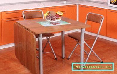 Tavolini pieghevoli per una piccola cucina Tavolini pieghevoli per una piccola cucina