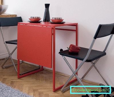 Tavolini pieghevoli per una piccola cucina Tavolini pieghevoli per una piccola cucina
