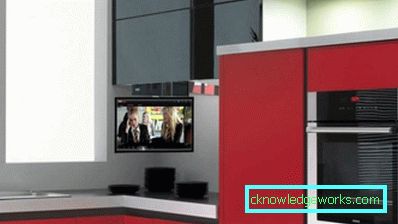 379-Piccola TV in cucina