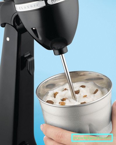 Mixer shaker per latte