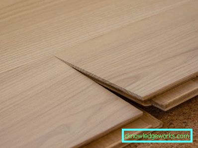 Decorazione murale nel corridoio con laminato - foto design