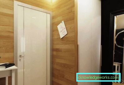 Decorazione murale nel corridoio con laminato - foto design