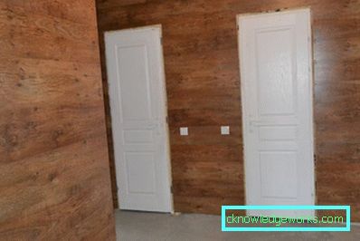 Decorazione murale nel corridoio con laminato - foto design
