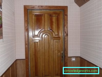 Decorazione murale nel corridoio con laminato - foto design