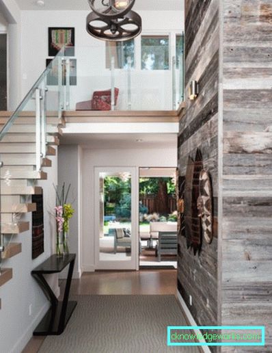 Decorazione murale nel corridoio con laminato - foto design