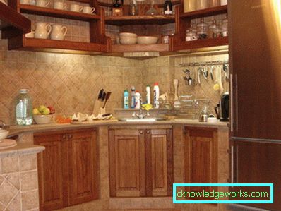 Scaffali in cucina invece di armadi all'interno Scaffali in cucina invece di armadi all'interno