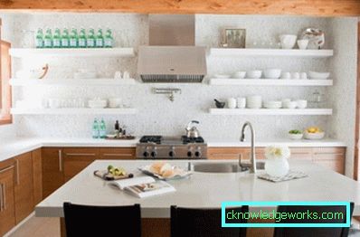 Scaffali in cucina invece di armadi all'interno Scaffali in cucina invece di armadi all'interno