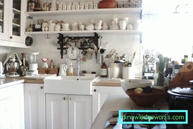 Scaffali in cucina invece di armadi all'interno Scaffali in cucina invece di armadi all'interno
