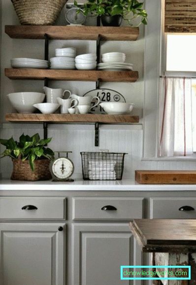 Scaffali in cucina invece di armadi all'interno Scaffali in cucina invece di armadi all'interno
