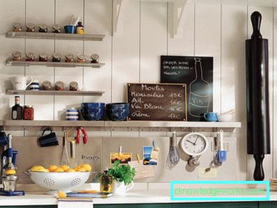 Scaffali in cucina invece di armadi all'interno Scaffali in cucina invece di armadi all'interno