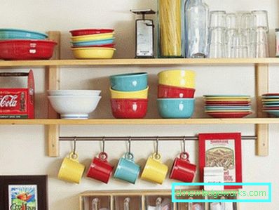 Scaffali in cucina invece di armadi all'interno Scaffali in cucina invece di armadi all'interno