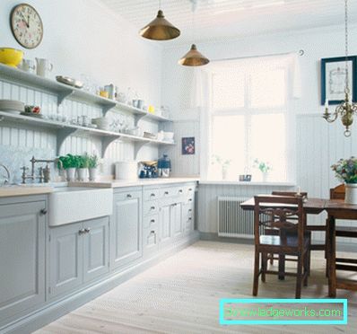 Scaffali in cucina invece di armadi all'interno Scaffali in cucina invece di armadi all'interno