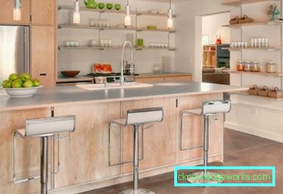 Scaffali in cucina invece di armadi all'interno Scaffali in cucina invece di armadi all'interno