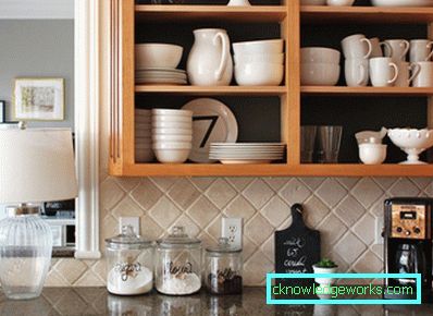 Scaffali in cucina invece di armadi all'interno Scaffali in cucina invece di armadi all'interno
