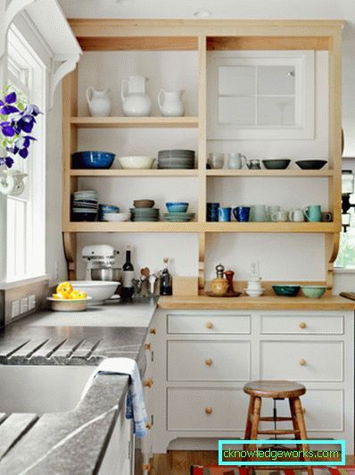 Scaffali in cucina invece di armadi all'interno Scaffali in cucina invece di armadi all'interno