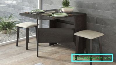 Tavolo semicircolare per la cucina Tavolo semicircolare per la cucina